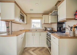 Fridge, oven, stovetop, toaster - 3 bedroom accommodation in Nr St Austell (Nr St Austell)