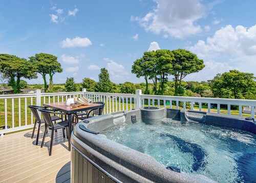 3 bedroom accommodation in Nr St Austell