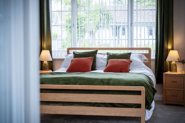 3 chambres, fer et planche à repasser, Wi-Fi, draps fournis