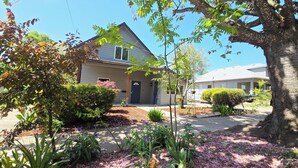 Exterior - 3-Bedroom House Close to Pacific University (Forest Grove)