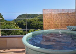 Junior Suite, Balcony, Partial Ocean View | Private spa tub - kokopellihouseizukogen (Ito)