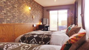 Quarto luxo, sacada, vista parcial para o oceano | 1 quarto, edredons de pluma, individualmente decorados, escrivaninha
