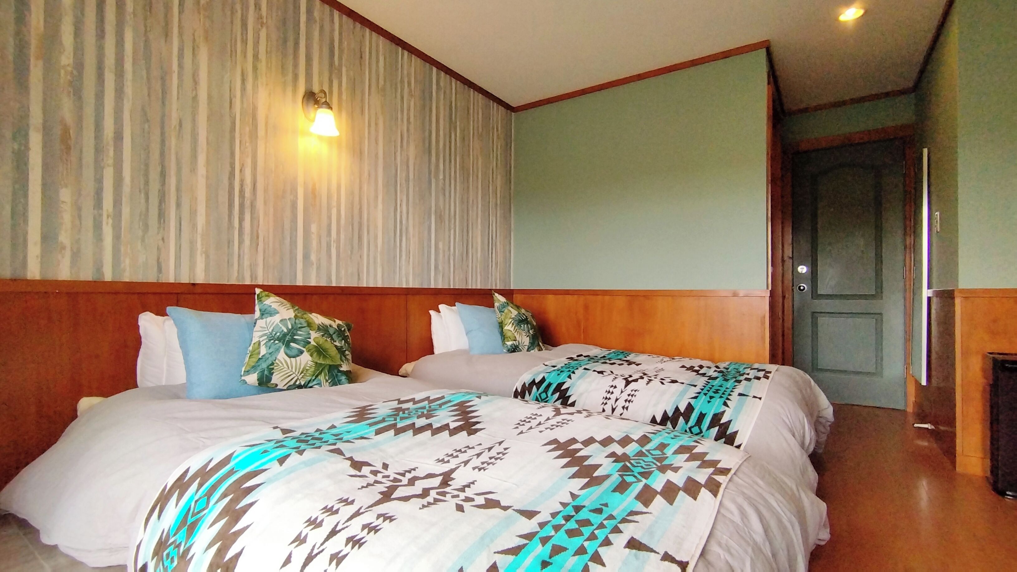 标准双床房, 阳台, 部分海洋景观 | 羽绒被、办公桌、笔记本电脑工作区、免费 WiFi