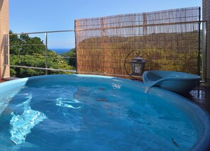 Phòng 2 giường đơn Tiêu chuẩn, ban công, quang cảnh một góc biển | Chăn bông, trang trí khác biệt, bàn 