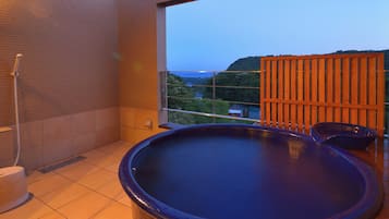 1 bedroom, down duvets, individually decorated, desk