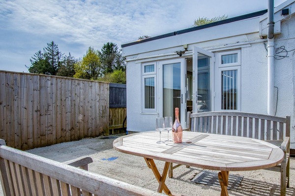 Ridgeway Hideaway - 1 Bedroom Holiday Home - Manorbier (25273)