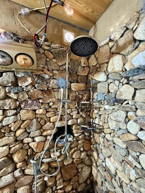 Deluxe Bungalow, Garden View | Bathroom