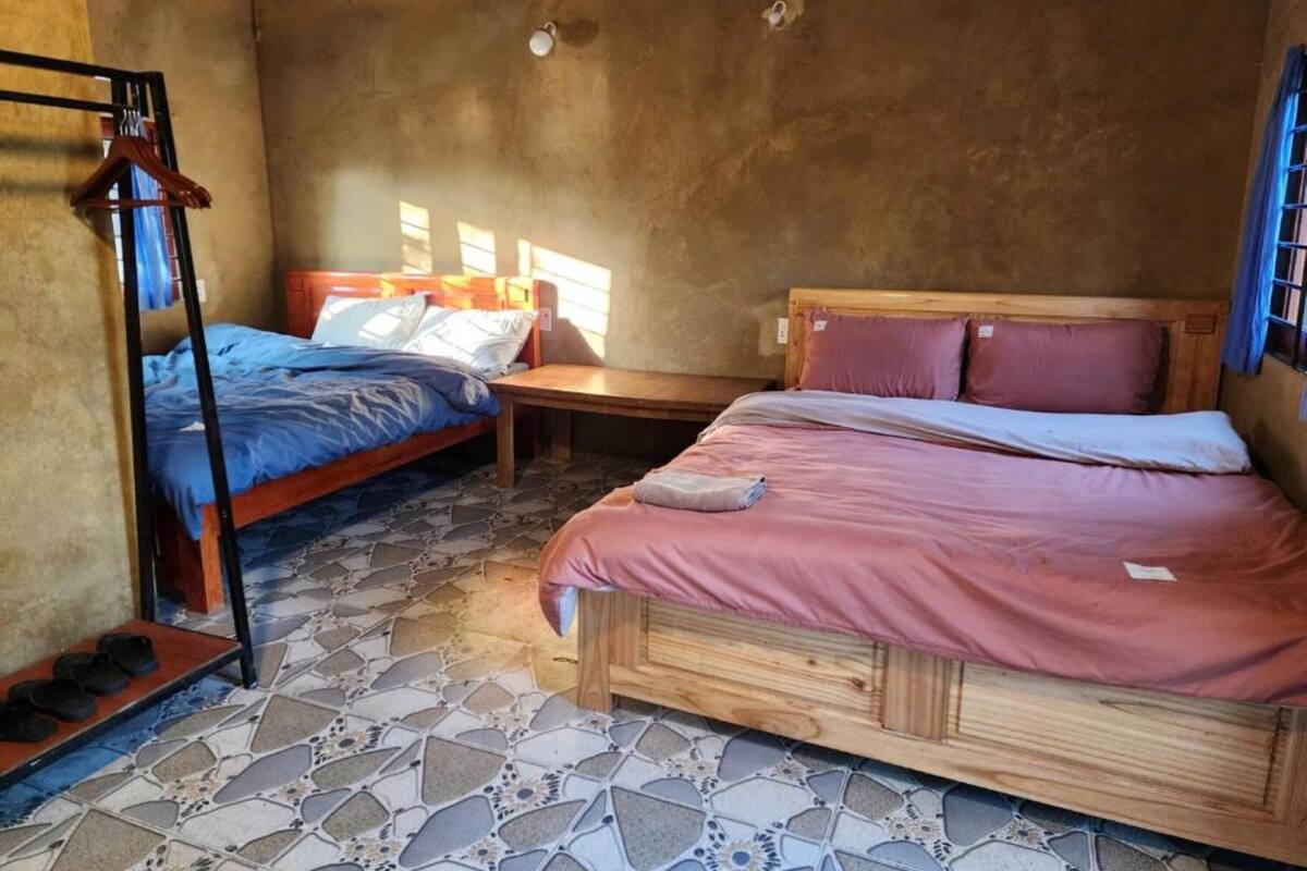 Bungalow – deluxe, hageutsikt | Blendingsgardiner, wi-fi (inkludert) og sengetøy