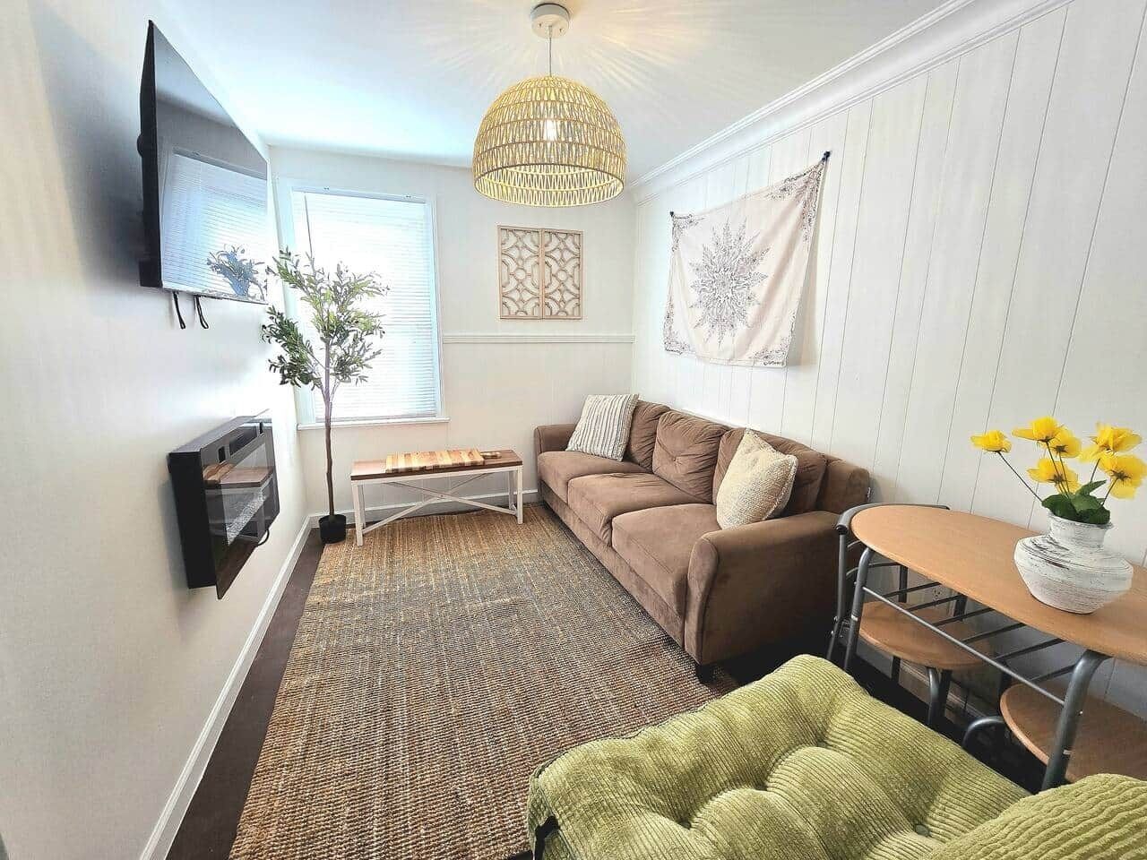 Smart TV, fireplace