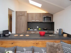 Refrigerador, microondas, horno y lavavajillas 