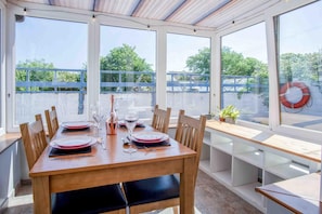 Dining - Cosy Cottage - 2 Bedroom Cottage - Mumbles (Swansea)