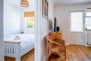 2 bedrooms, iron/ironing board, WiFi, bed sheets - Cosy Cottage - 2 Bedroom Cottage - Mumbles (Swansea)