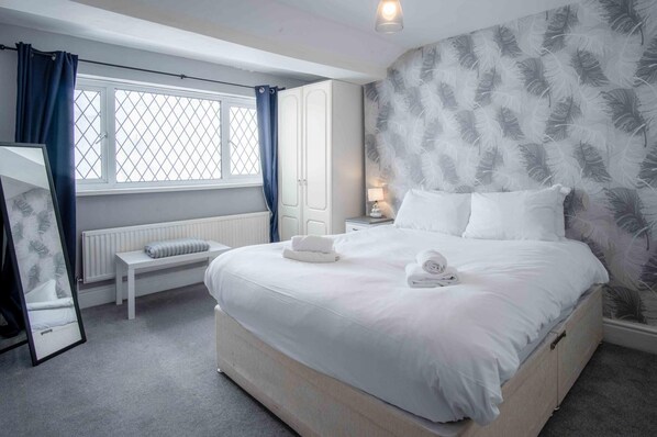 2 bedrooms, WiFi, bed sheets - Flat 2 Brunswick - 2 Bed Economy Flat - Swansea (Swansea)