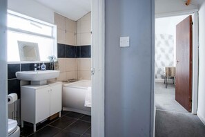 Bathroom - Flat 2 Brunswick - 2 Bed Economy Flat - Swansea (Swansea)