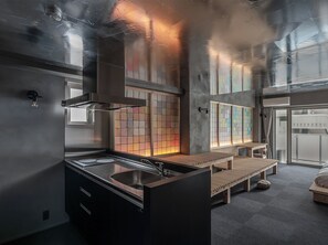 5F_ツインルーム禁煙 | 専用キッチン | 冷蔵庫、電子レンジ、コンロ、電気ポット