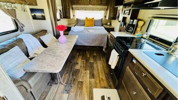 1 dormitorio y ropa de cama