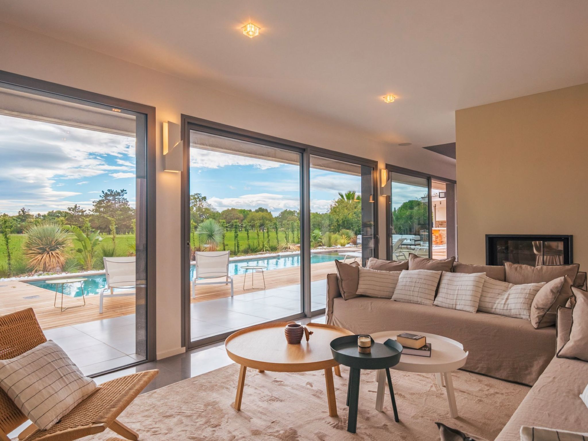 Télévision, cheminée