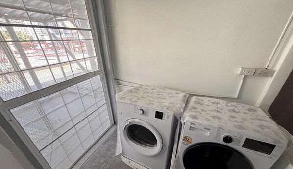 Superior-Einzelzimmer, 1 Queen-Bett, Nichtraucher, Stadtblick | Wäschereiservice