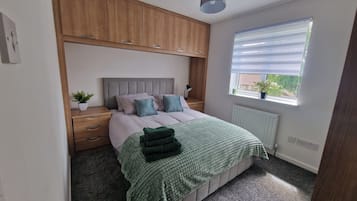 2 bedrooms, iron/ironing board, WiFi, bed sheets