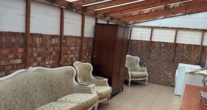 2 bed-Sleeps 4-Private Patio-Pets-Near Heathrow