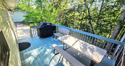 Lake Keowee Lakefront Cove, Private Dock, Deep Water Access, Kayaks & more