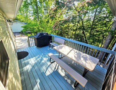 Lake Keowee Lakefront Cove, Private Dock, Deep Water Access, Kayaks & more