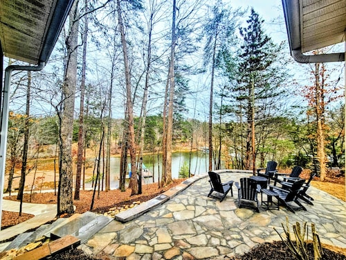 Lake Keowee Lakefront Cove, Private Dock, Boat Parking, Kayaks & more