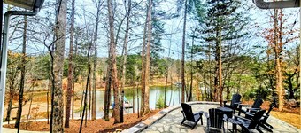 Lake Keowee Lakefront Cove, Private Dock, Boat Parking, Kayaks & more