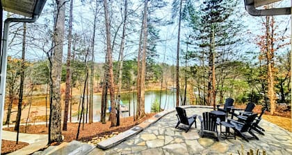 Lake Keowee Lakefront Cove, Private Dock, Boat Parking, Kayaks & more