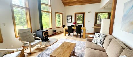 Smart TV, fireplace, books, stereo