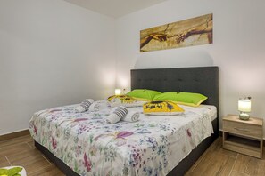 1 chambre, fer et planche à repasser, accès Internet, draps fournis