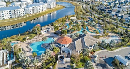 Wonderful Townhouse 5Beds/4Baths/Pool/5 Min Disney