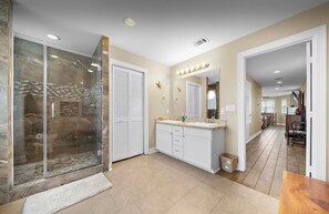 A bathroom with a glass-enclosed shower, a vanity with a mirror, and a sink. - KEMAH BREEZE - Walking Distance to Kemah Boardwalk, Restaurants, Shops, (Kemah)