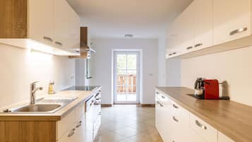 Kühlschrank, Mikrowelle, Ofen, Geschirrspüler