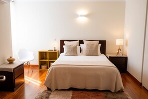 3 Schlafzimmer, Schreibtisch, Bügeleisen/Bügelbrett, Reisekinderbett