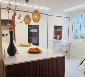 Microwave, oven, dishwasher, coffee/tea maker