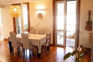 Dining - Madeira Precious Family Apartment (Funchal)