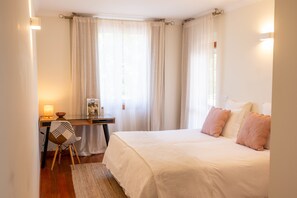 3 bedrooms, desk, iron/ironing board, travel cot