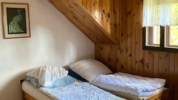 3 habitaciones, tabla de planchar con plancha, wifi y ropa de cama