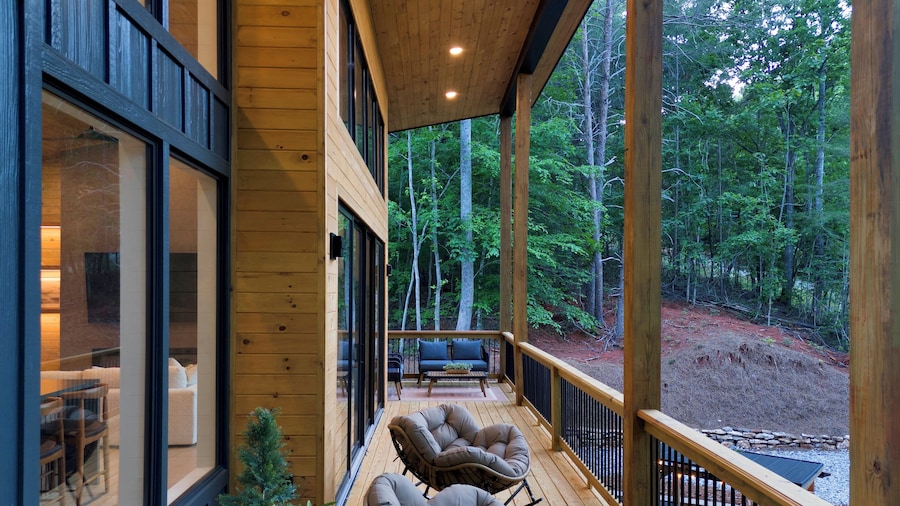 Zoka - Modern Mountain Retreat