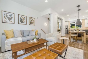 Smart TV - Perch - Walk to Space Needle | 3BR/2BA Home w Parking! (Seattle)