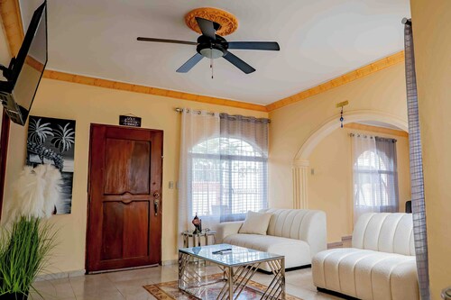 Charming 3-bedroom house with wifi and AC in Higuey, have a local experience!!