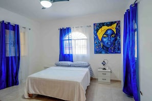 3 chambres, fer et planche à repasser, Wi-Fi, draps fournis