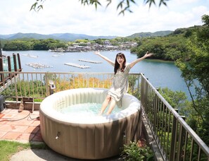 Bain à remous extérieur