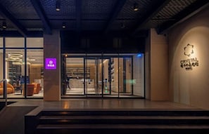 Exterior - Crystal Hotel Beijing Anzhen (Beijing)