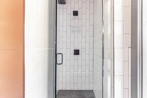 Interior - Blueground | Nolita, view, nr Bowery (New York)