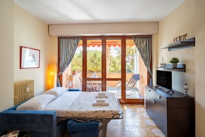 1 habitación, tabla de planchar con plancha, wifi y ropa de cama