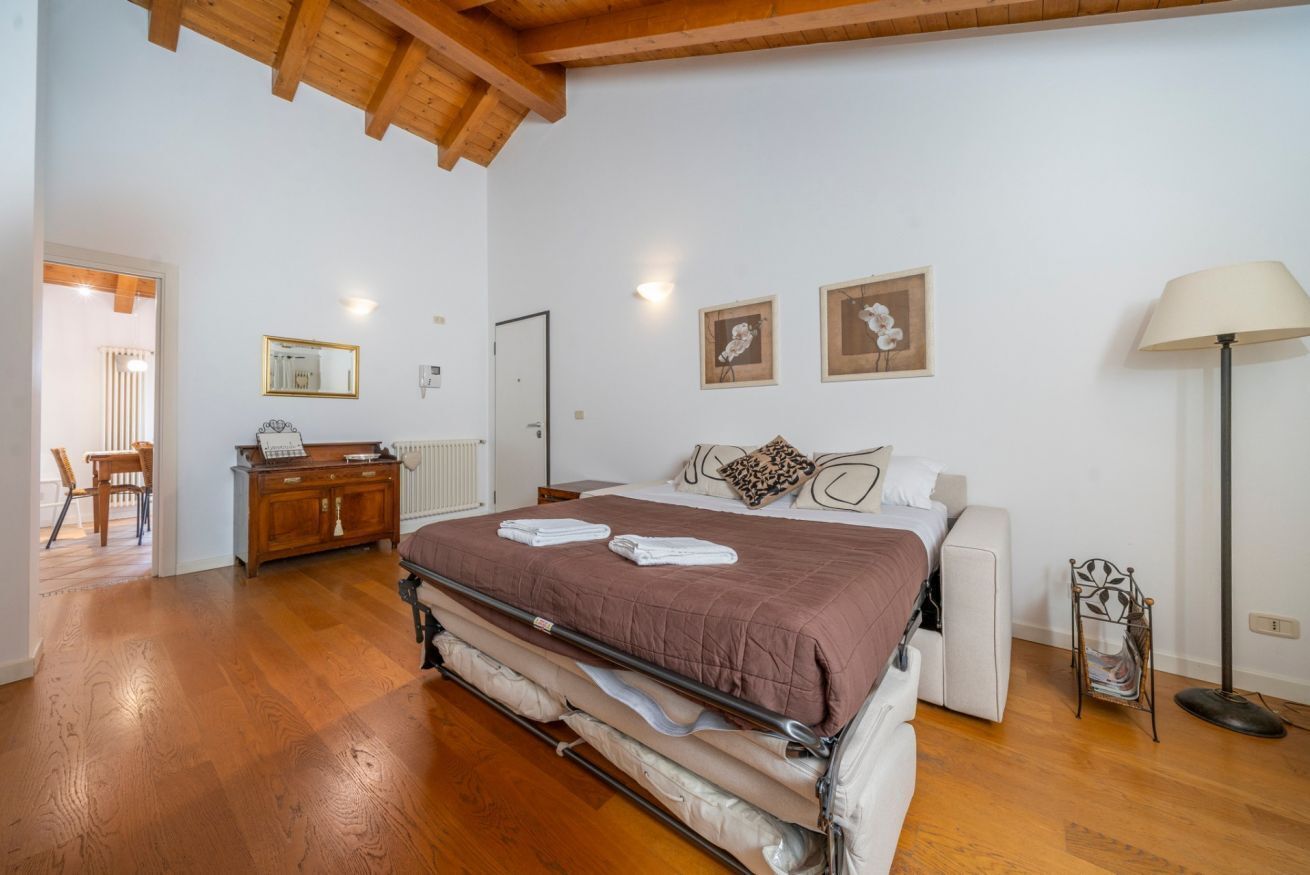 4 chambres, bureau, fer et planche à repasser, accès Internet