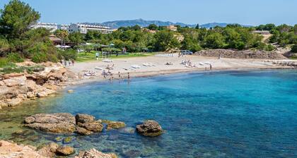 Mediterranean family vacation 1min from the beach