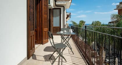 GuestHost - Cozy Flat in the Heart of Letojanni